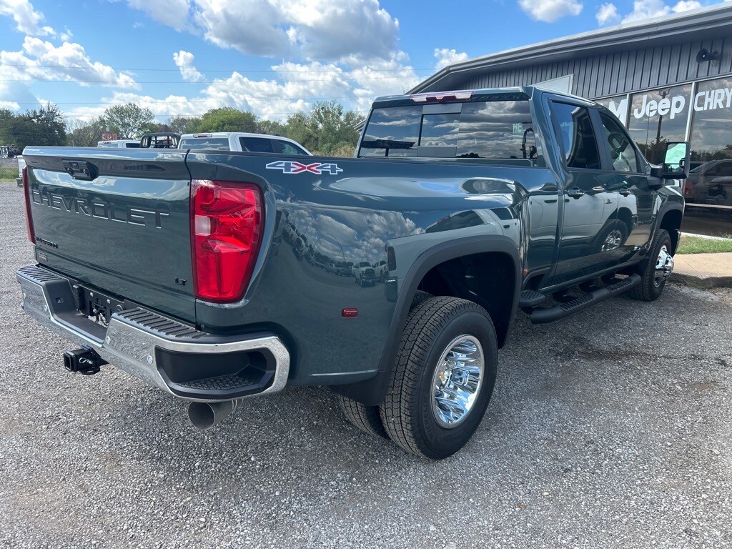 2026 Chevrolet Silverado 3500HD LT photo 3