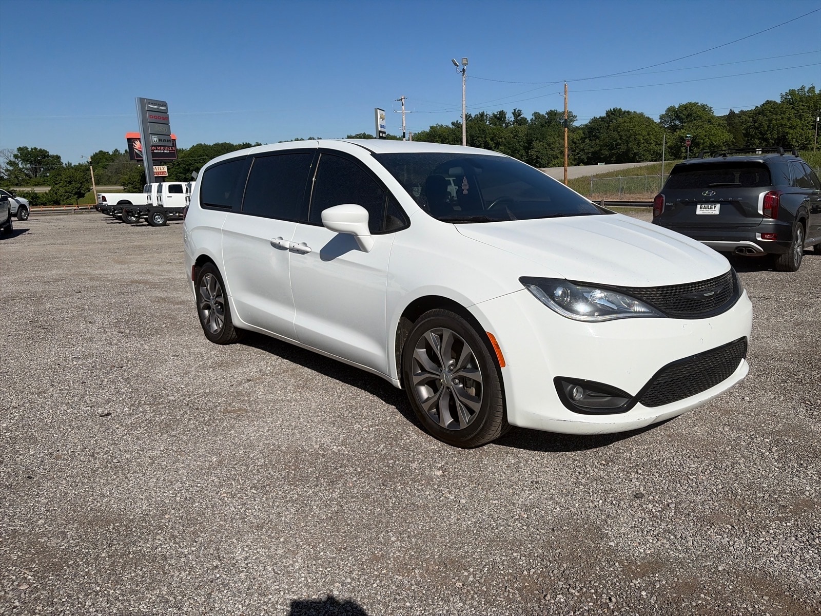 Used 2018 Chrysler Pacifica Touring Plus with VIN 2C4RC1FG9JR357855 for sale in Henryetta, OK