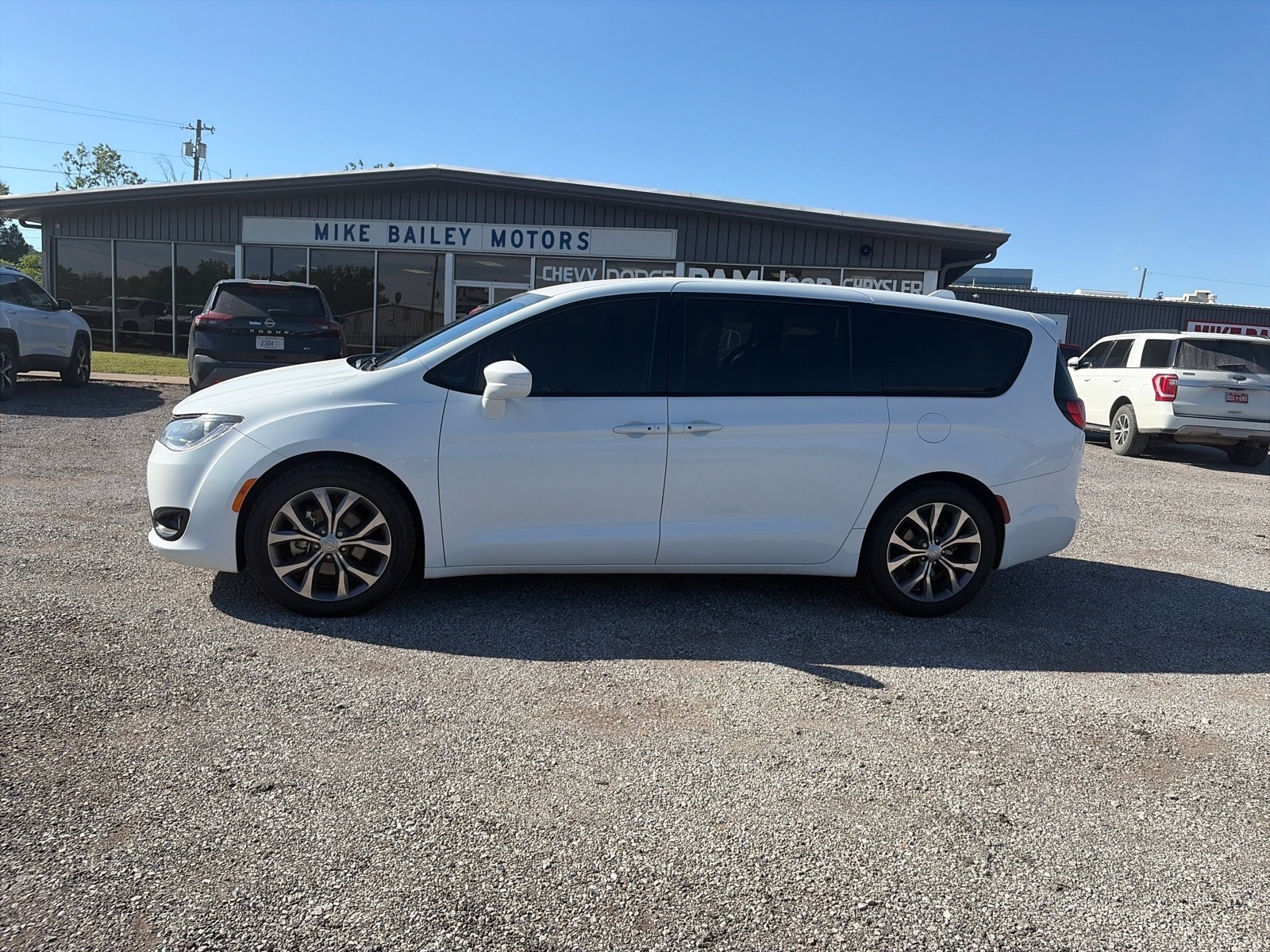 2018 Chrysler Pacifica Touring Plus's photo