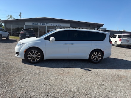 2018 Chrysler Pacifica Touring Plus Touring Plus  Mini-Van