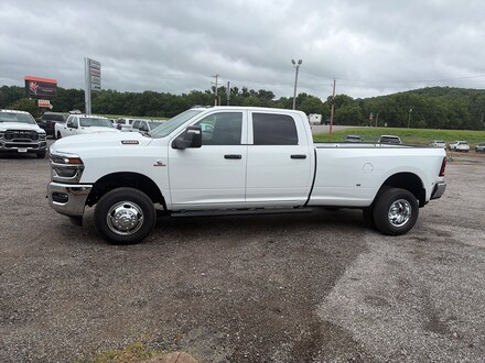 2026 Ram 3500 TRADESMAN CREW CAB 4X4 8' BOX Pickup