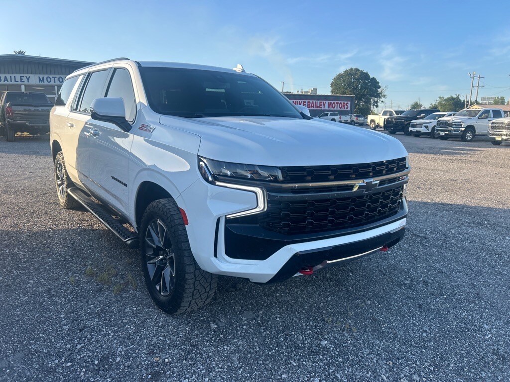 2022 Chevrolet Suburban Z71 photo 2