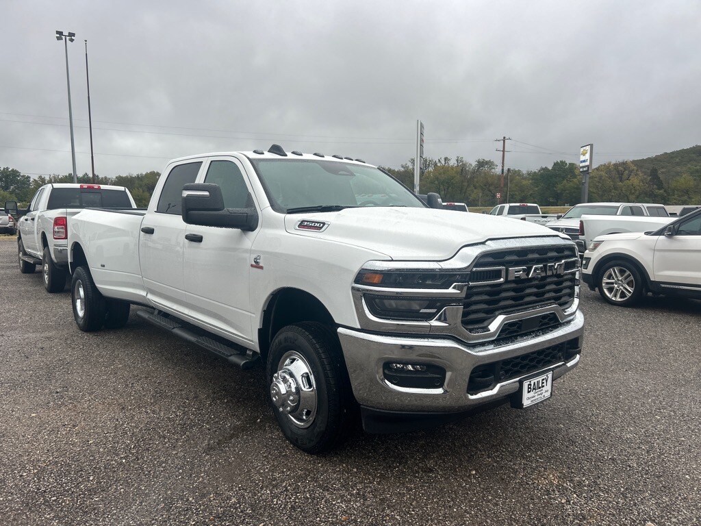 2026 Ram 3500 Tradesman photo 2