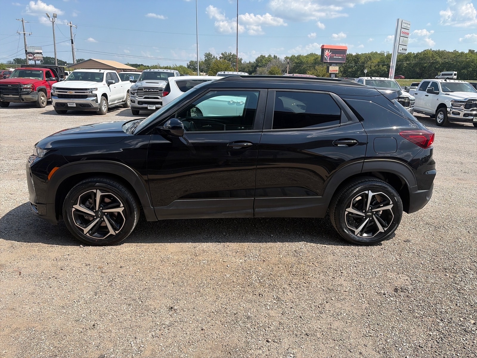 Mosaic Black Metallic 2023 Chevrolet Trailblazer SUV / Crossover Front-Wheel Drive Continuously Variable Transmission