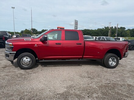 2026 Ram 3500 TRADESMAN CREW CAB 4X4 8' BOX Pickup