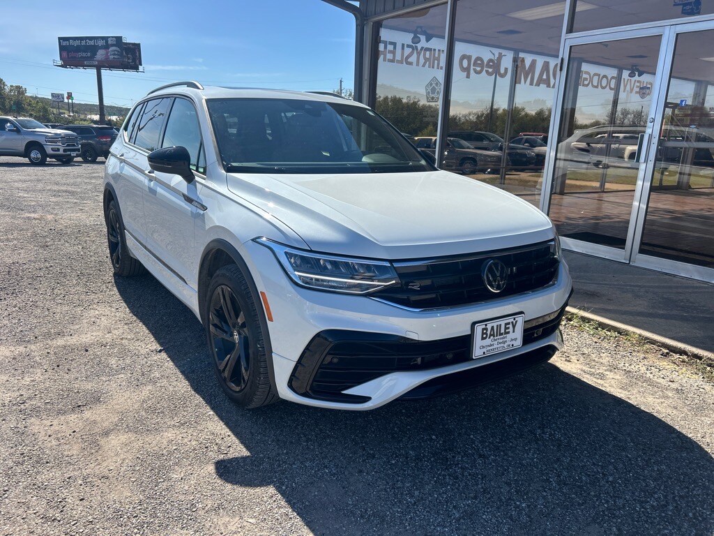 2024 Volkswagen Tiguan SE R-Line Black photo 2