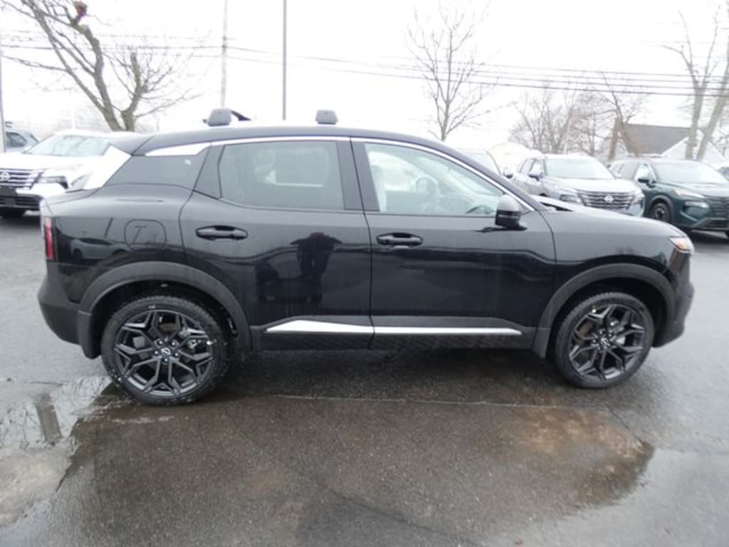 New 2026 Nissan Kicks SR SUV