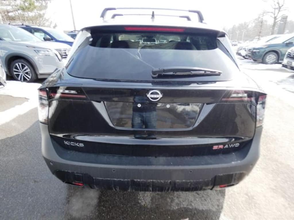 New 2026 Nissan Kicks SR SUV
