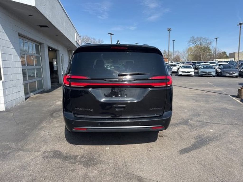 Used 2025 Chrysler Pacifica Limited Minivan/Van