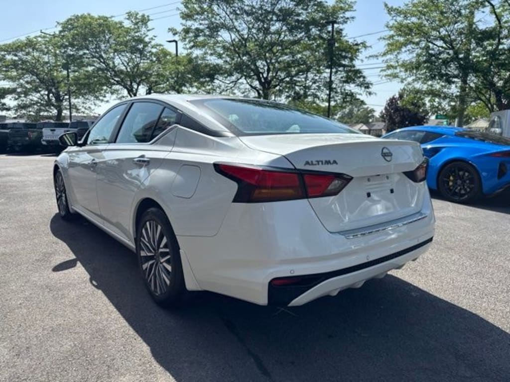 Used 2023 Nissan Altima 2.5 SV Sedan