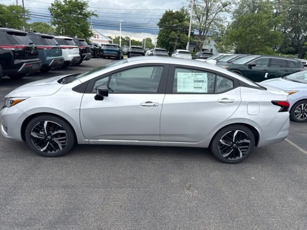 New 2025 Nissan Versa 1.6 SR Sedan