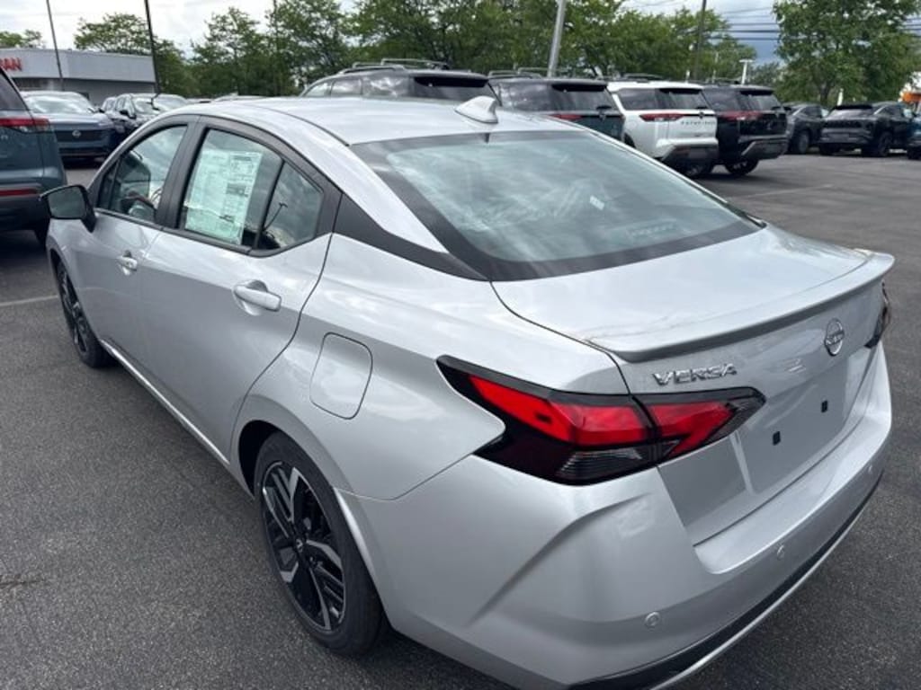 New 2025 Nissan Versa 1.6 SR Sedan