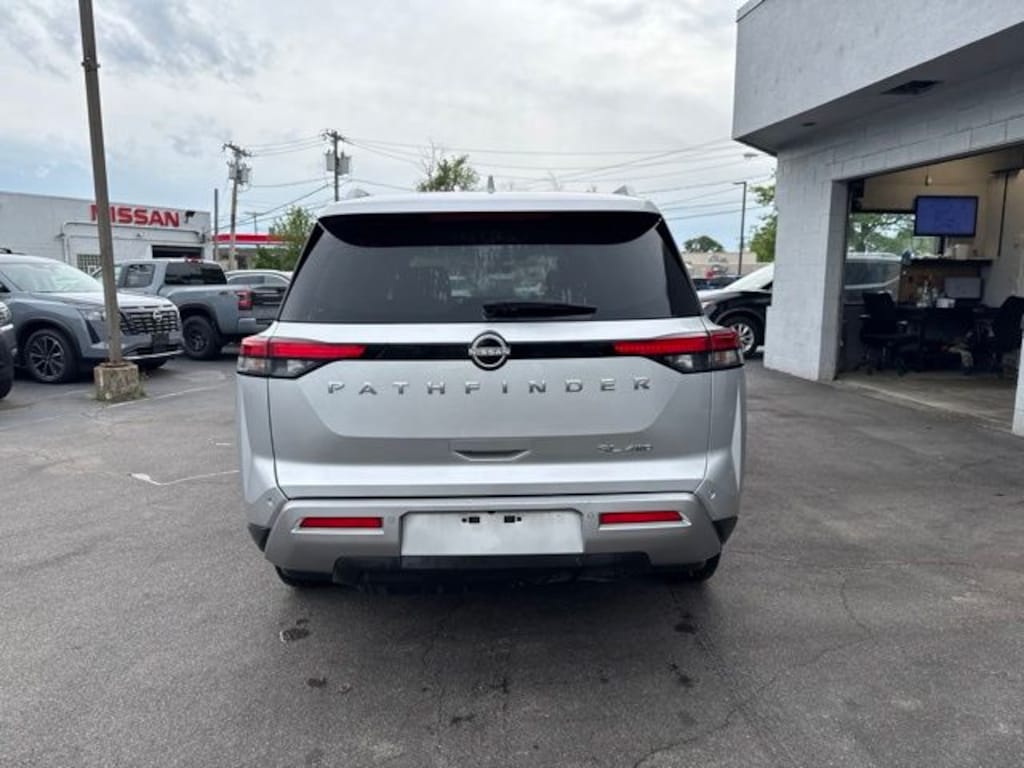 Used 2025 Nissan Pathfinder SL SUV