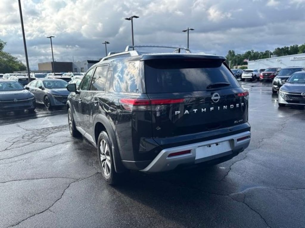 Used 2025 Nissan Pathfinder SL SUV