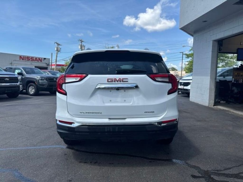 Used 2024 GMC Terrain SLT SUV