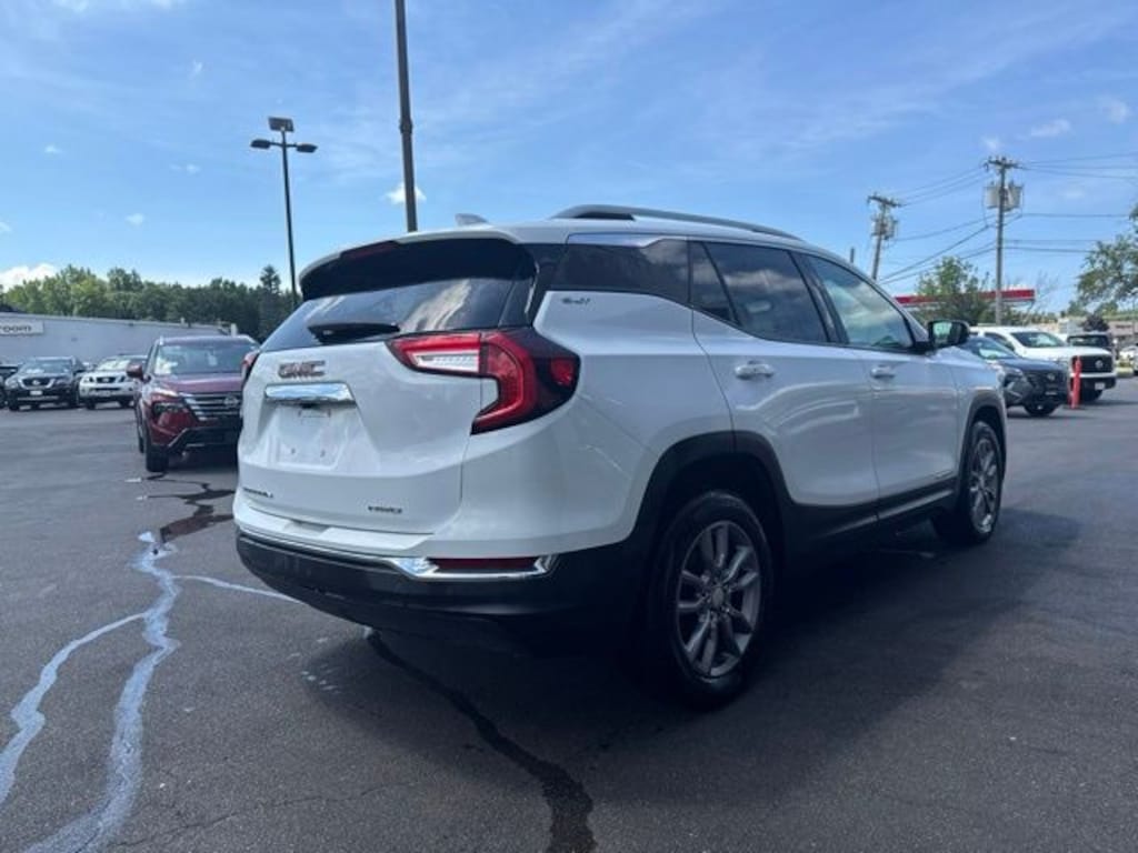 Used 2024 GMC Terrain SLT SUV