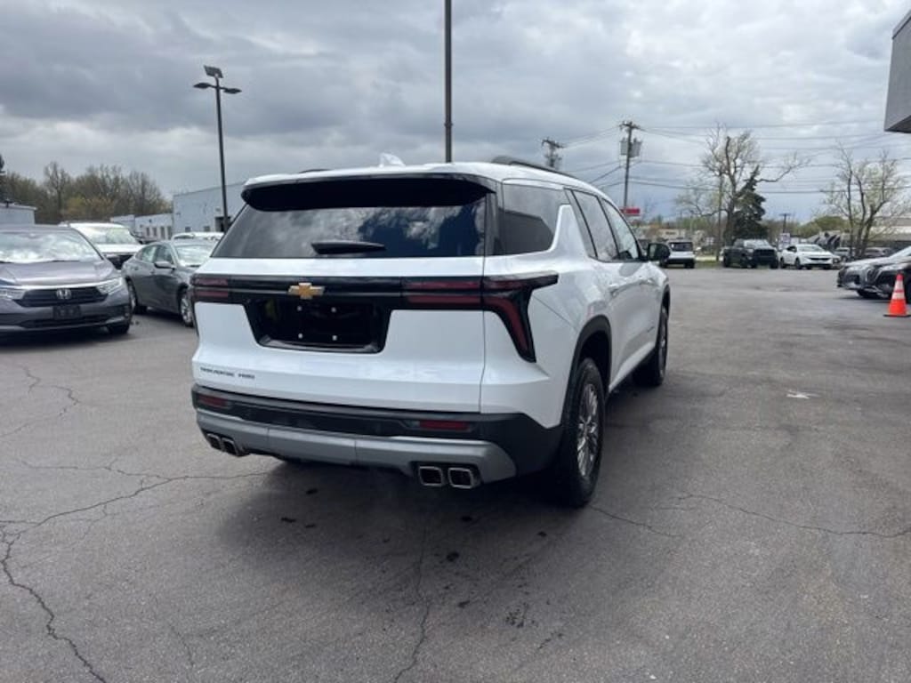 Used 2026 Chevrolet Traverse LT SUV