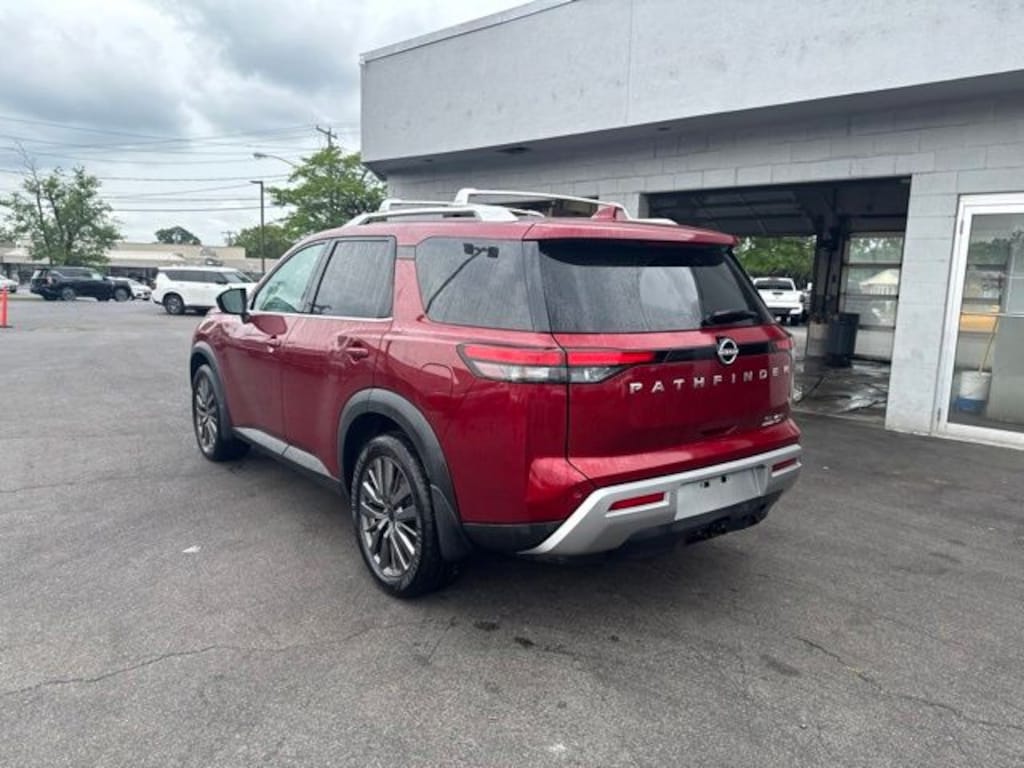 Used 2022 Nissan Pathfinder SL SUV
