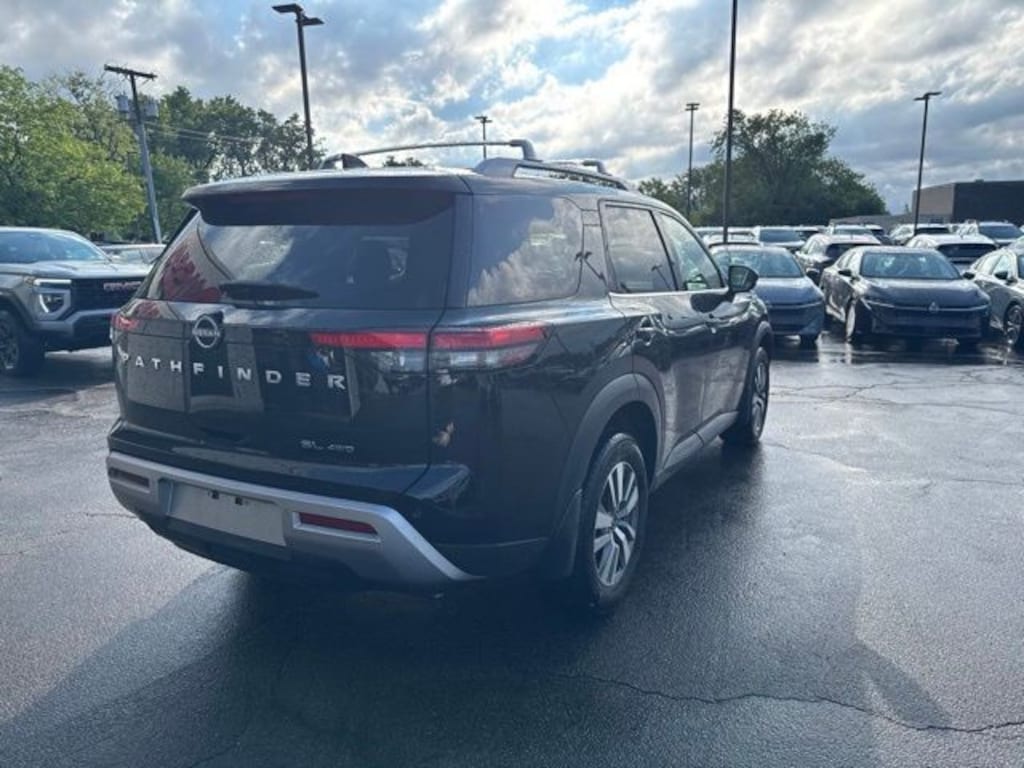Used 2025 Nissan Pathfinder SL SUV
