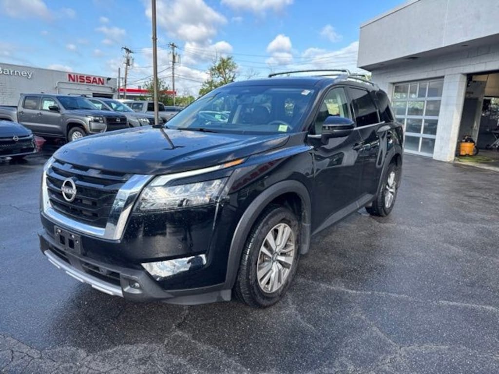 Used 2025 Nissan Pathfinder SL SUV