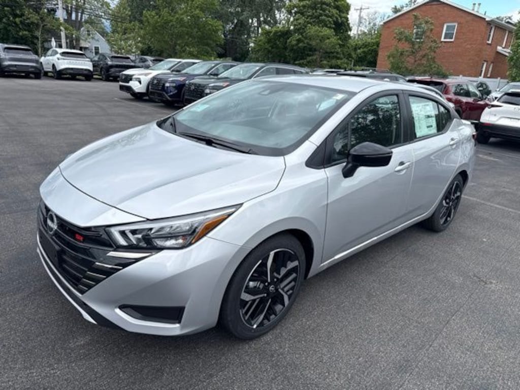 New 2025 Nissan Versa 1.6 SR Sedan