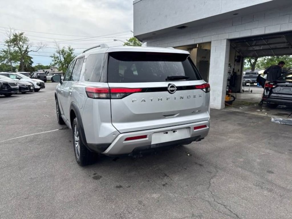 Used 2025 Nissan Pathfinder SL SUV