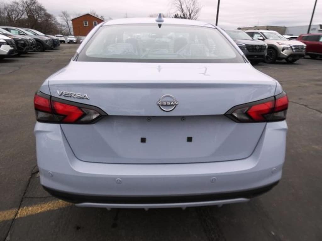 New 2025 Nissan Versa 1.6 SV Sedan