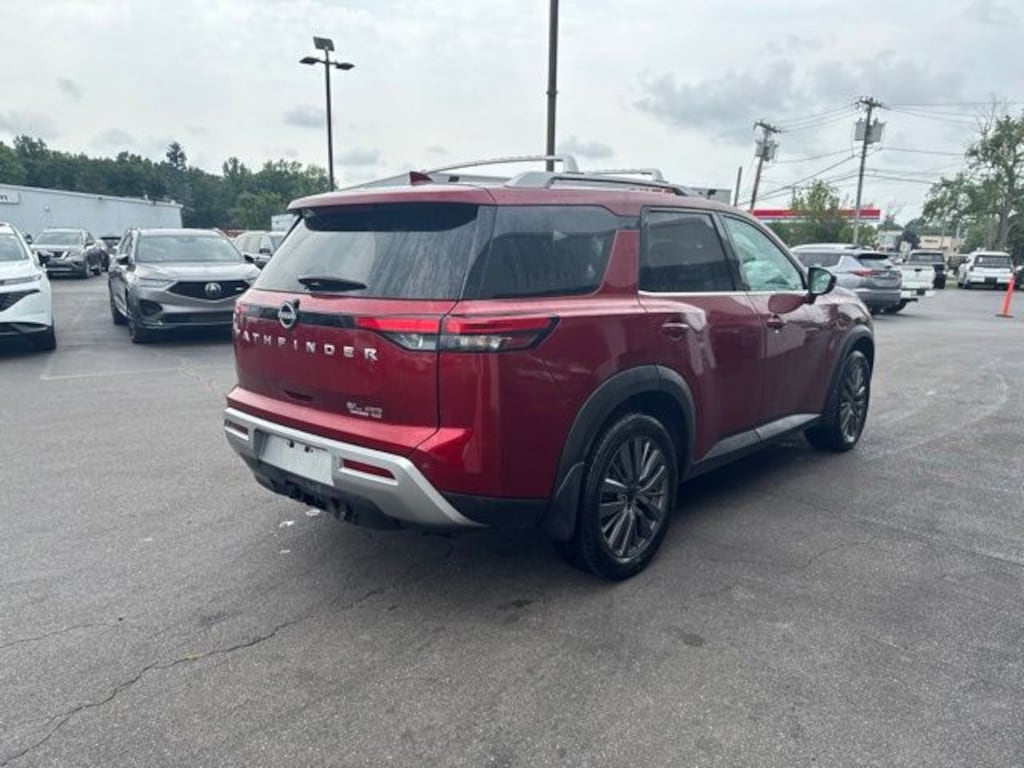 Used 2022 Nissan Pathfinder SL SUV