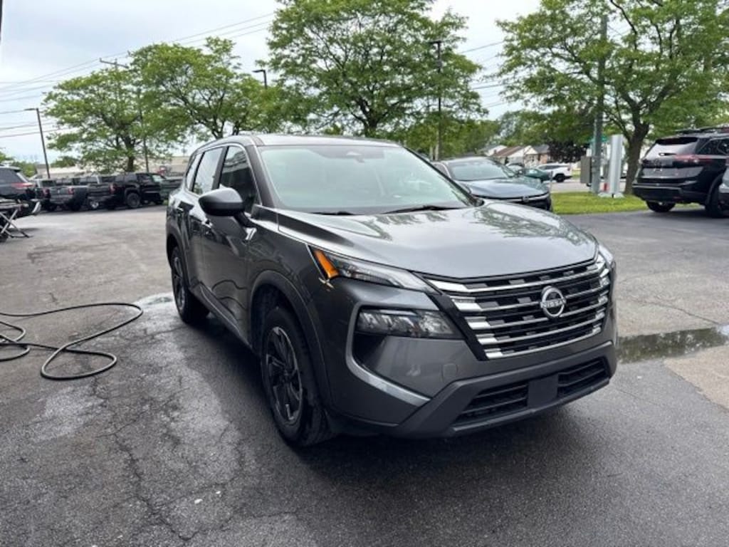 Used 2024 Nissan Rogue SV SUV