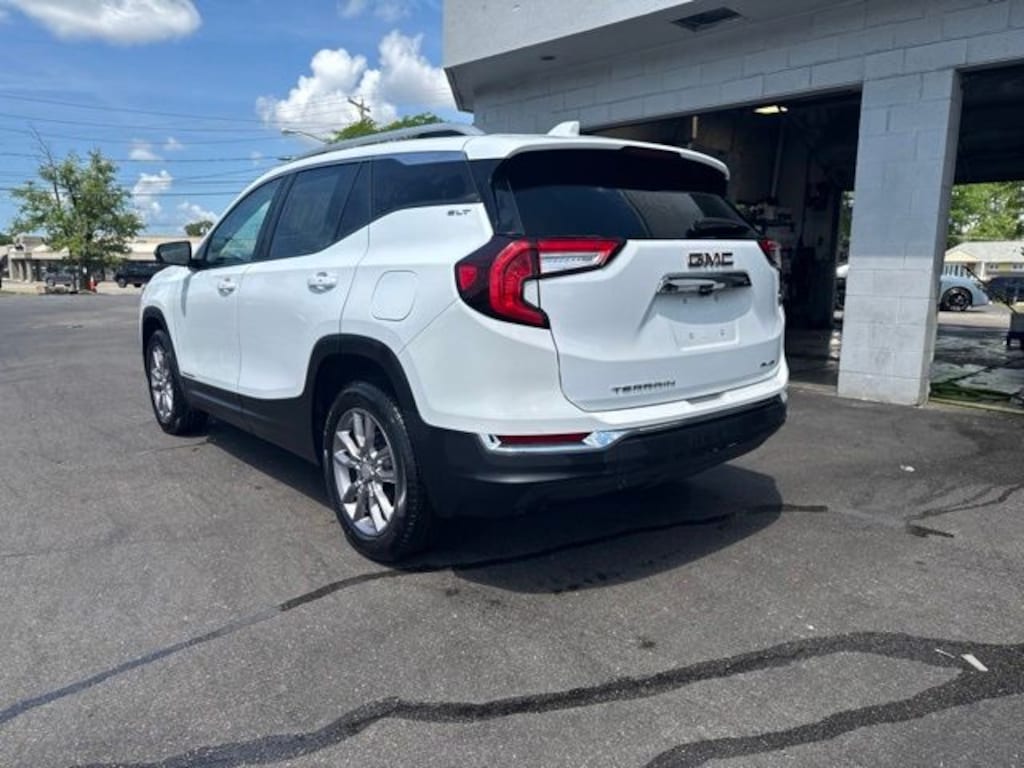 Used 2024 GMC Terrain SLT SUV