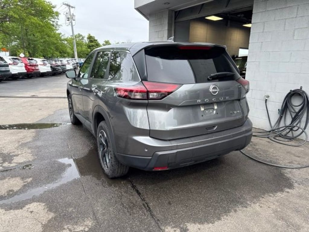 Used 2024 Nissan Rogue SV SUV