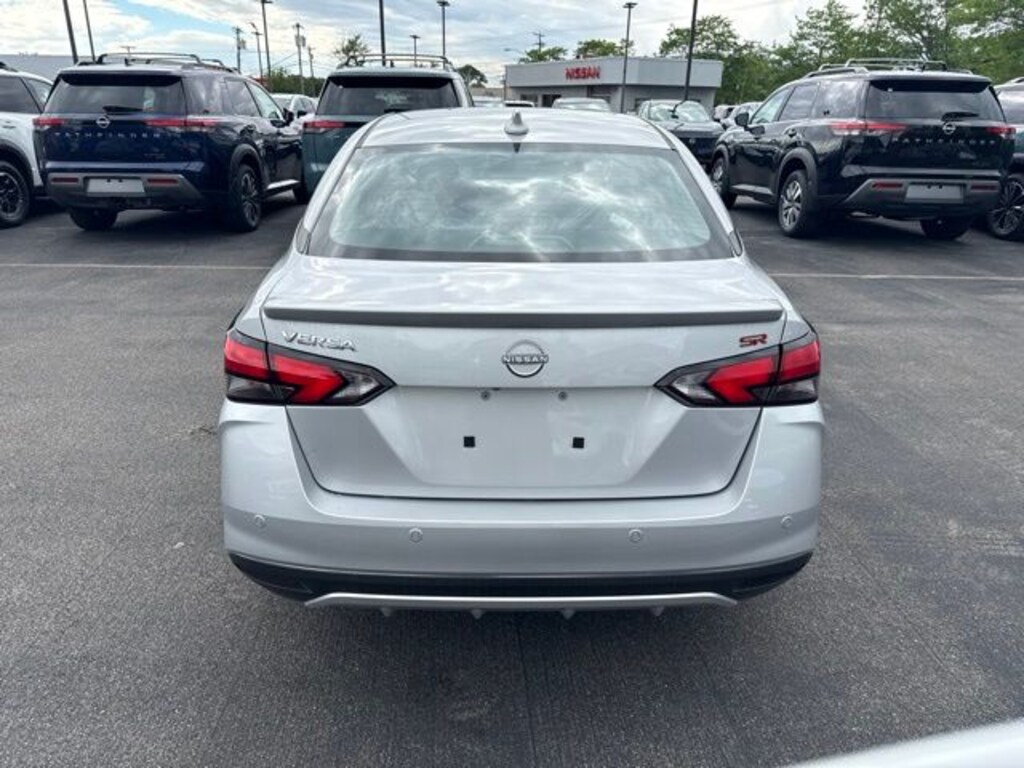New 2025 Nissan Versa 1.6 SR Sedan
