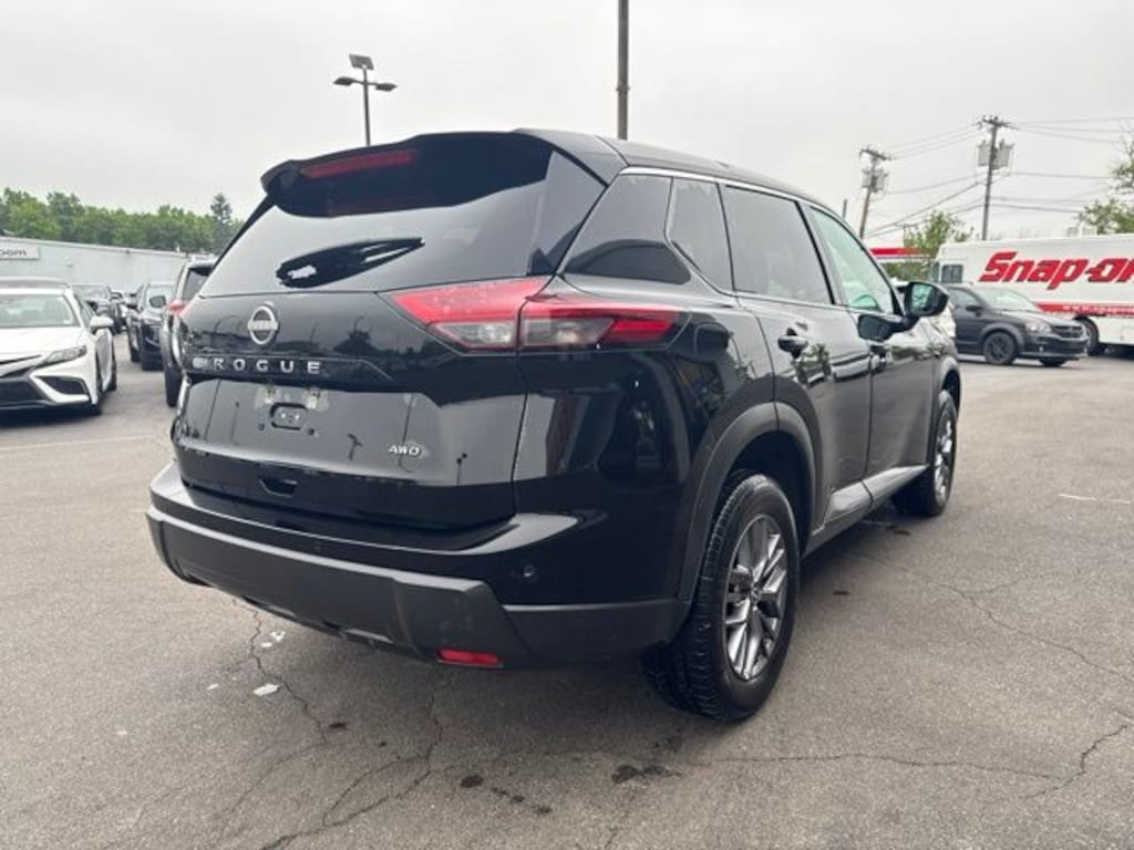 Used 2024 Nissan Rogue S SUV