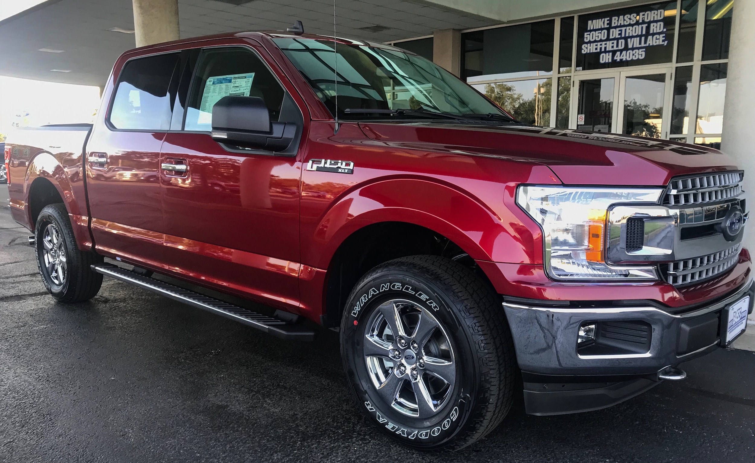 Save 13,500* on a Brand New 2019 Ford F150 4x4 XLT Crew Cab Loaded