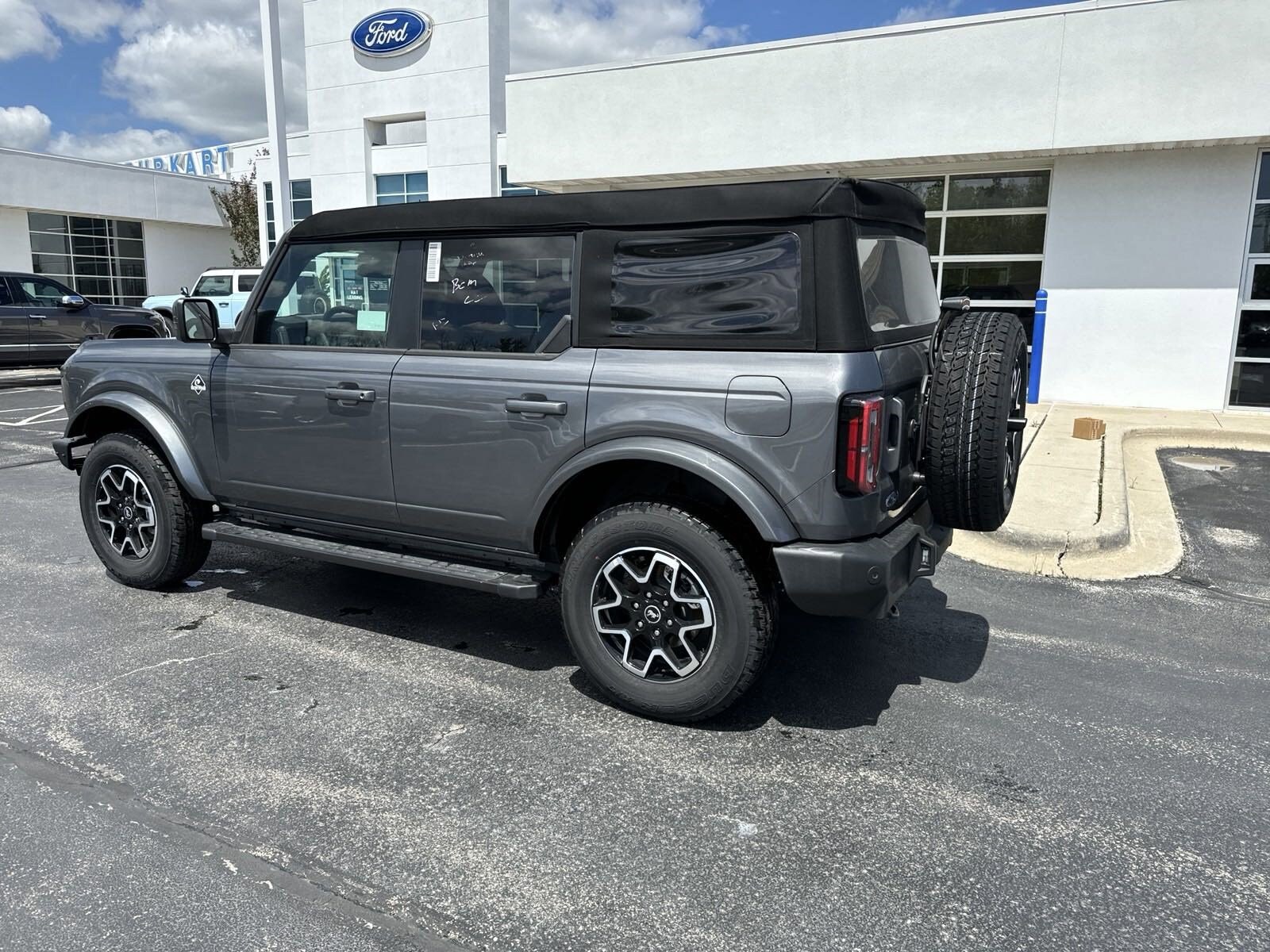 2024 Ford Bronco Outer Banks photo 4