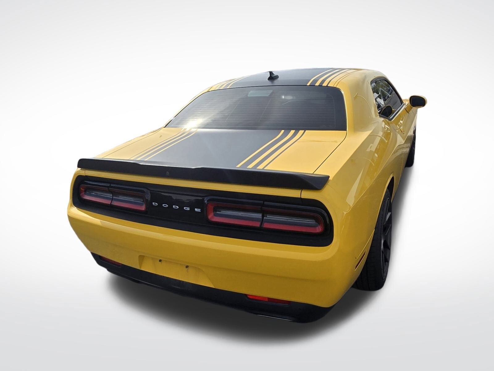 2017 Dodge Challenger R/T Shaker photo 3