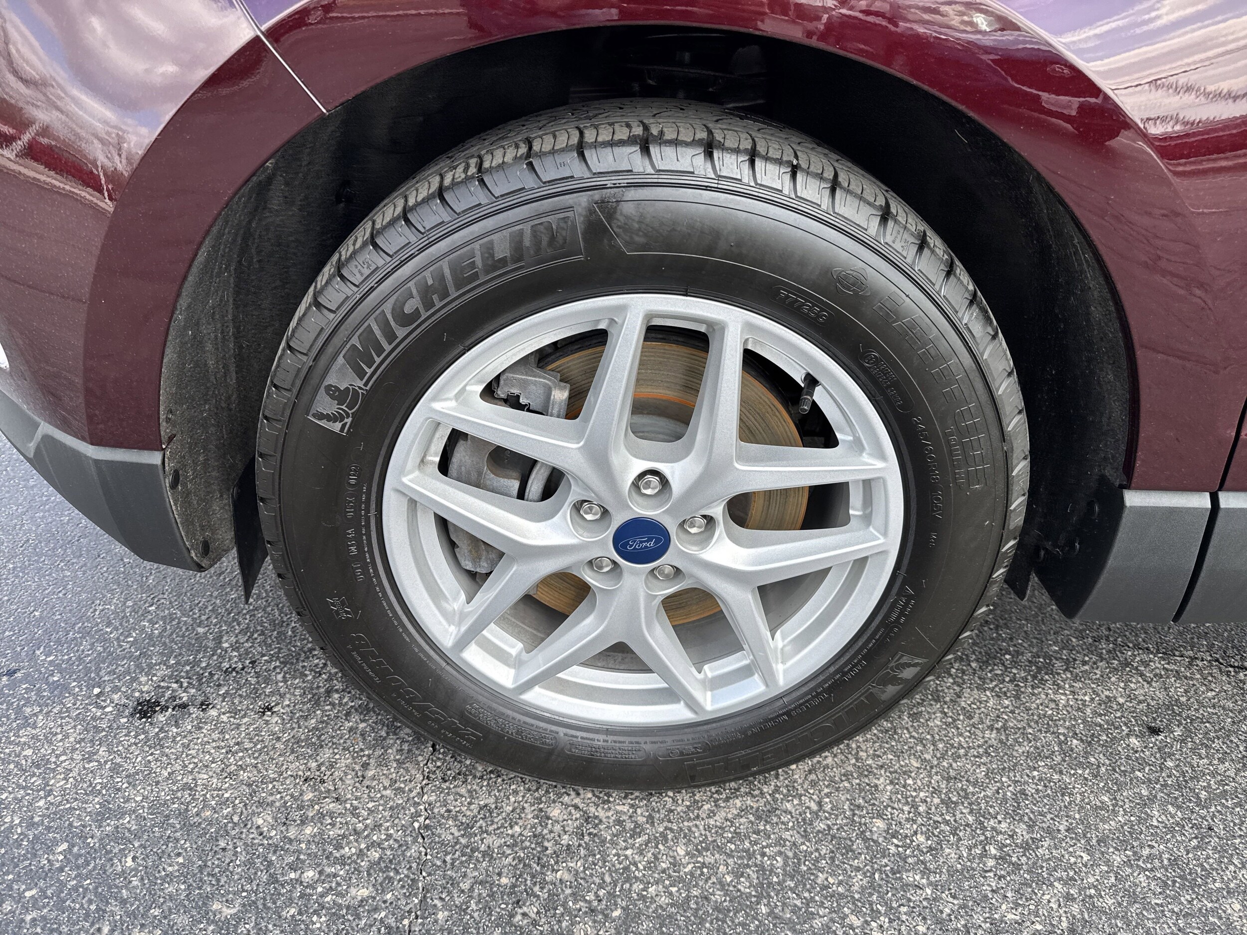 2022 Ford Edge SEL photo 2