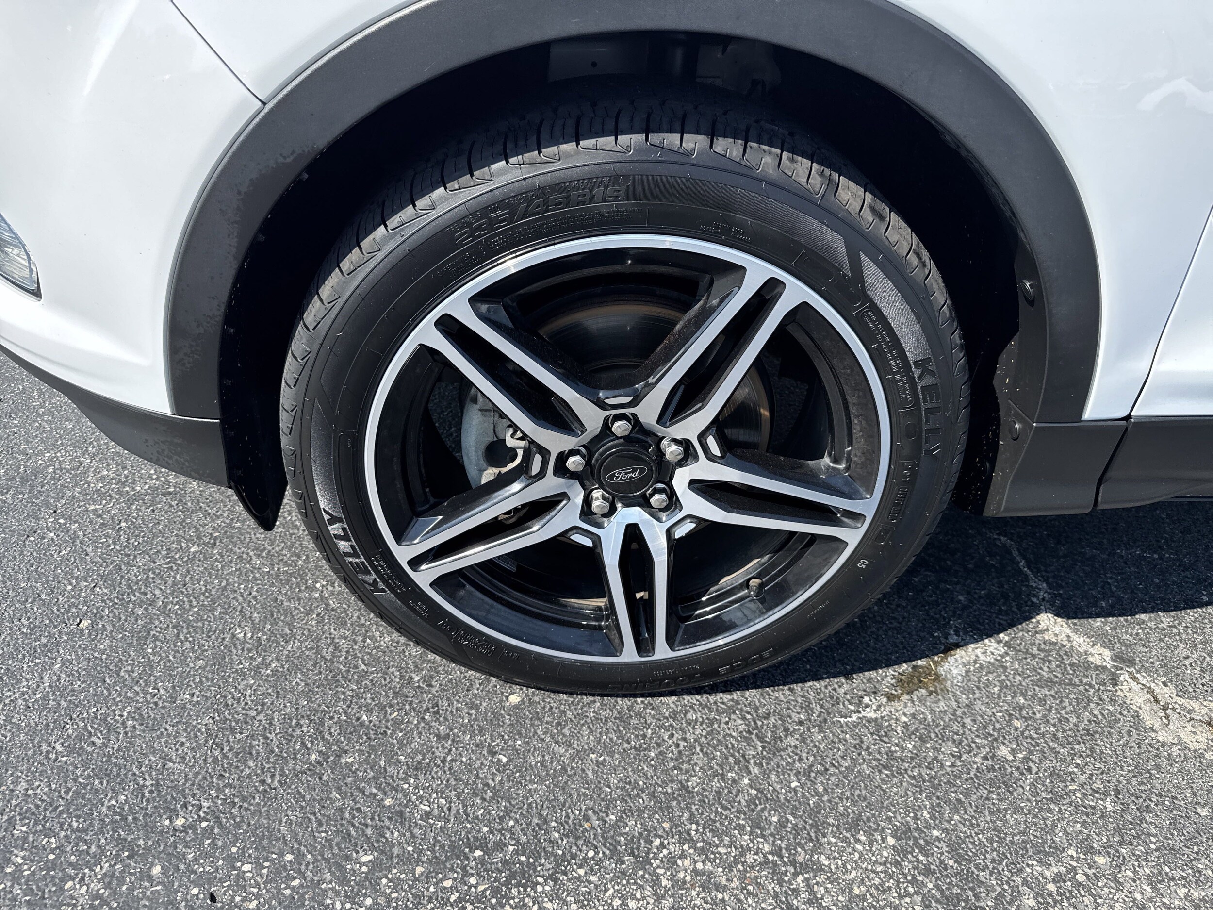2019 Ford Escape SEL photo 2