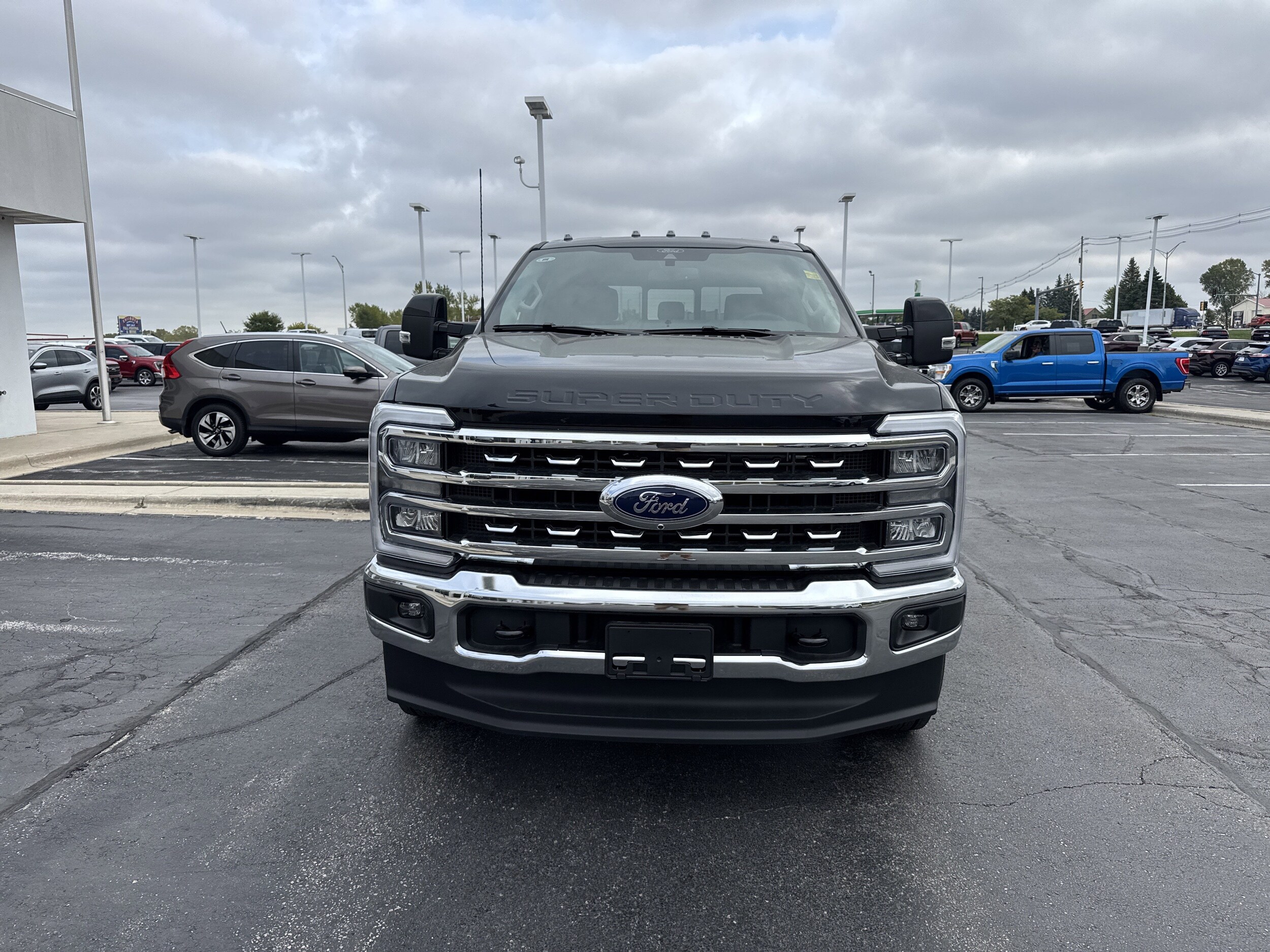 2026 Ford F-350 Lariat photo 2