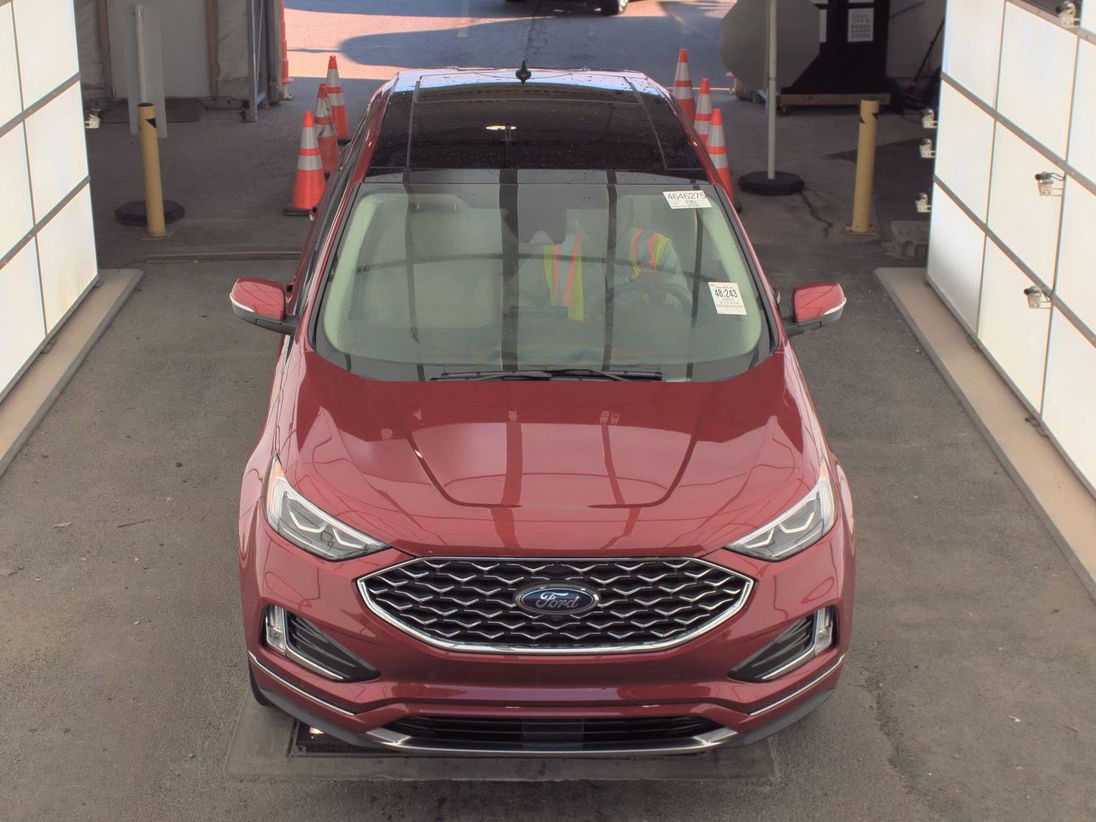 2024 Ford Edge Titanium photo 2