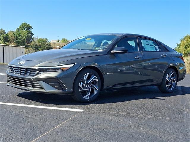 2025 Hyundai Elantra SEL Sport photo 2