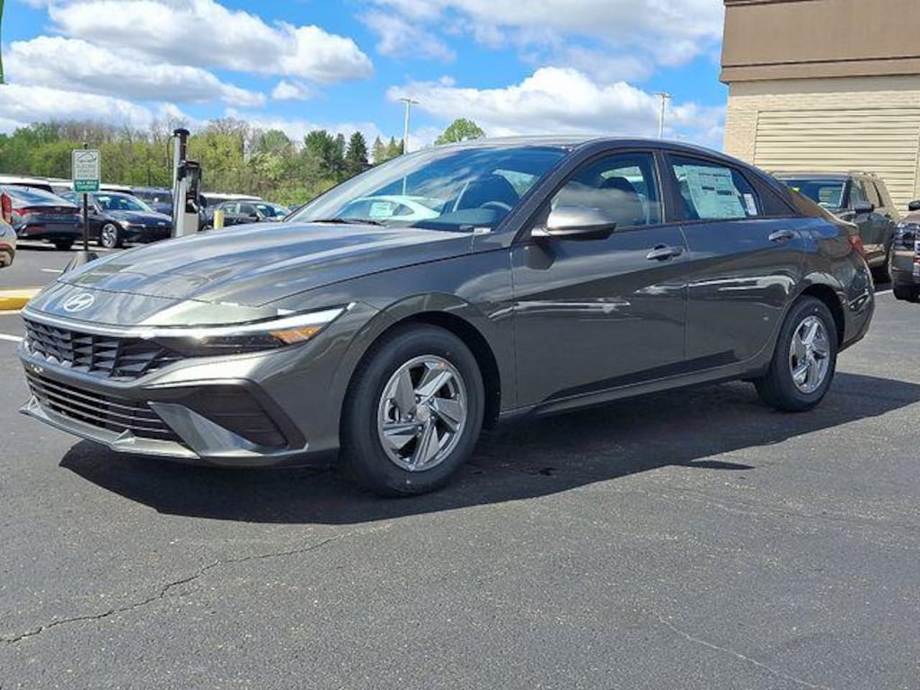 New 2026 Hyundai Elantra SE Sedan