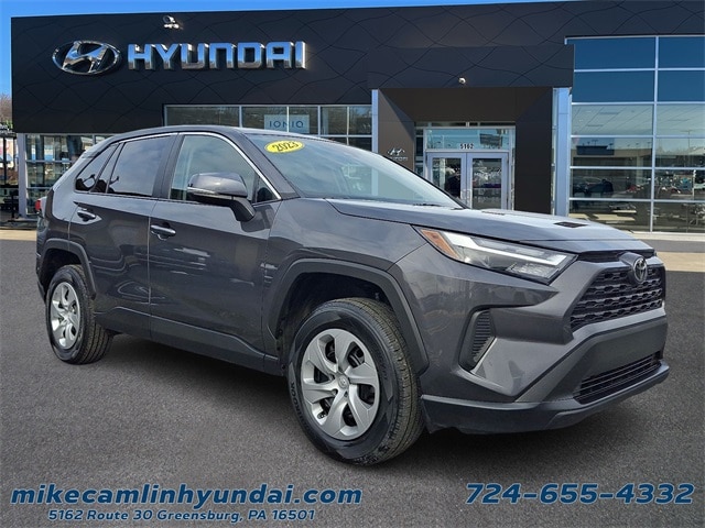 2023 Toyota RAV4 LE's photo