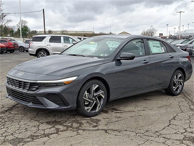 2025 Hyundai Elantra SEL Sport photo 2