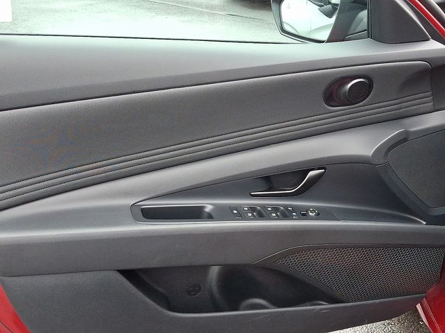 2025 Hyundai Elantra SEL - Photo 12