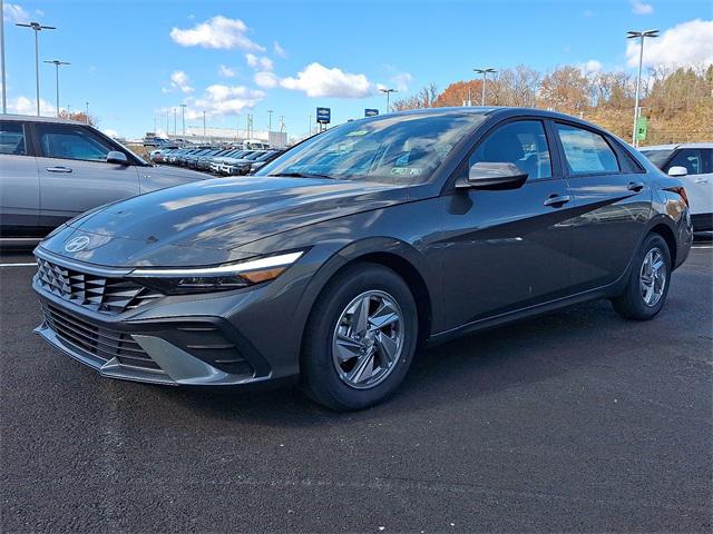 2026 Hyundai Elantra SE photo 2