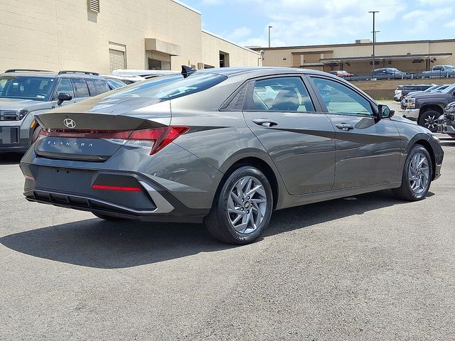 2024 Hyundai Elantra SEL - Photo 6