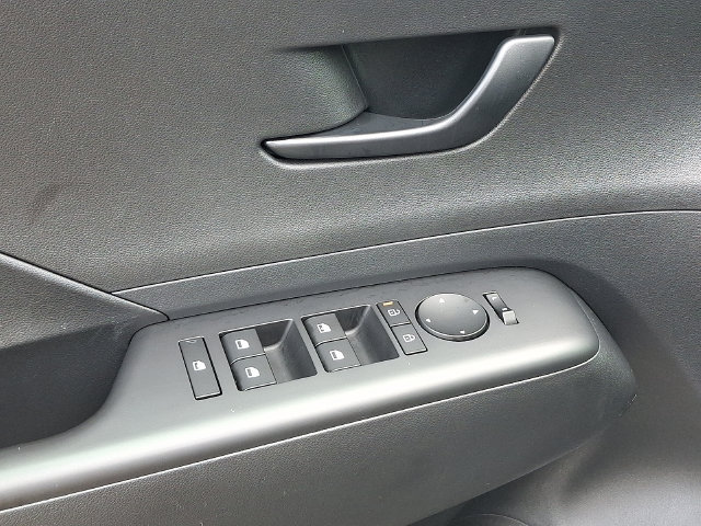 2024 Hyundai Kona SE - Photo 12
