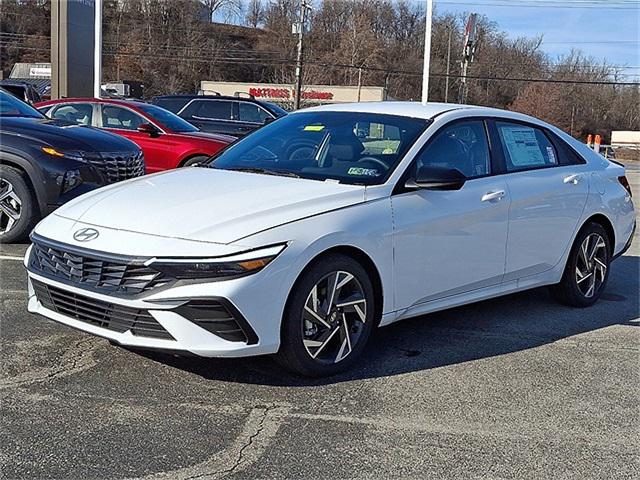 2025 Hyundai Elantra SEL Sport photo 2