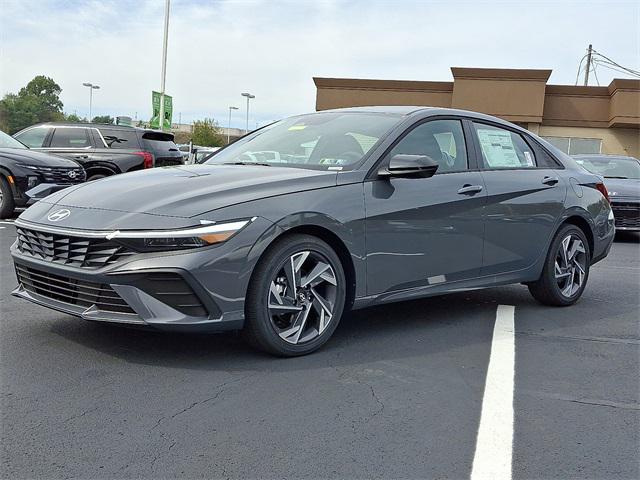 2025 Hyundai Elantra SEL Sport photo 2